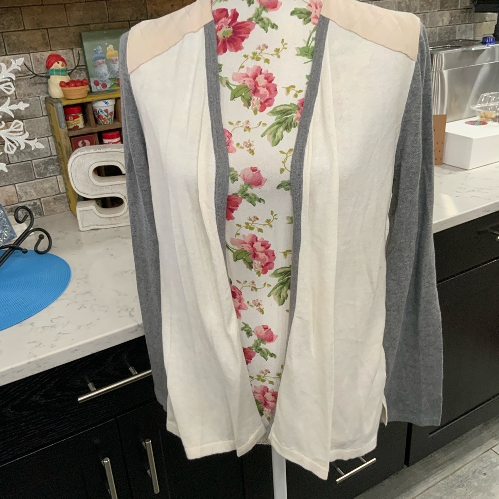 Chico’s Lightweight Cardigan Open Front Knit Faux Suede Gray Cream Size Medium